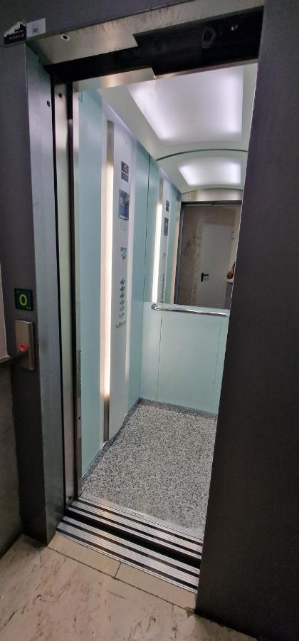 Precioso Apartamento En Centro Granada Luaran gambar